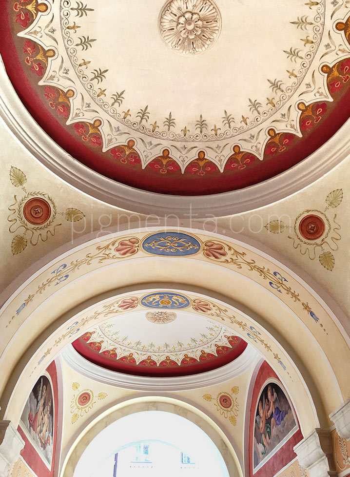 Soffitto con cupole interamente decorato ex novo in stile eclettico.